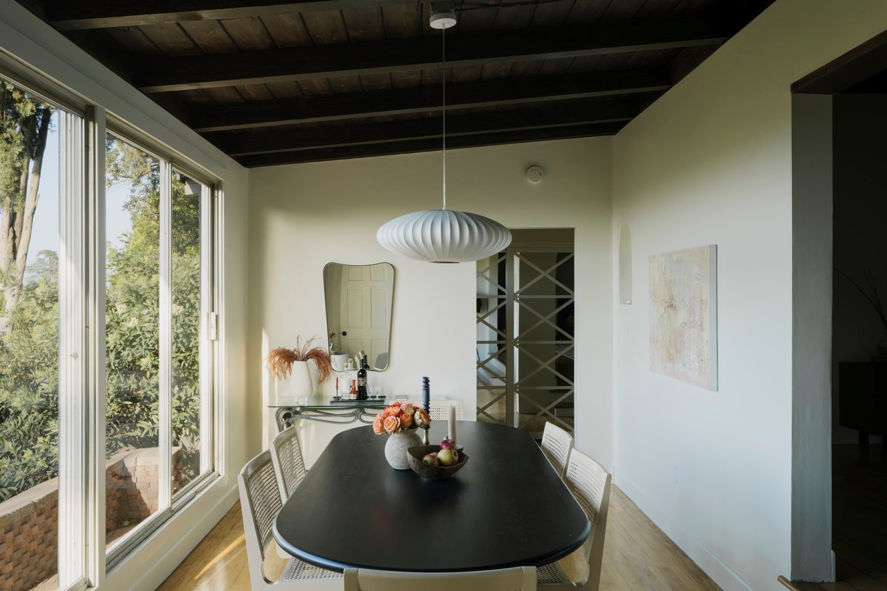 11764 Laurelcrest Drive in Studio City