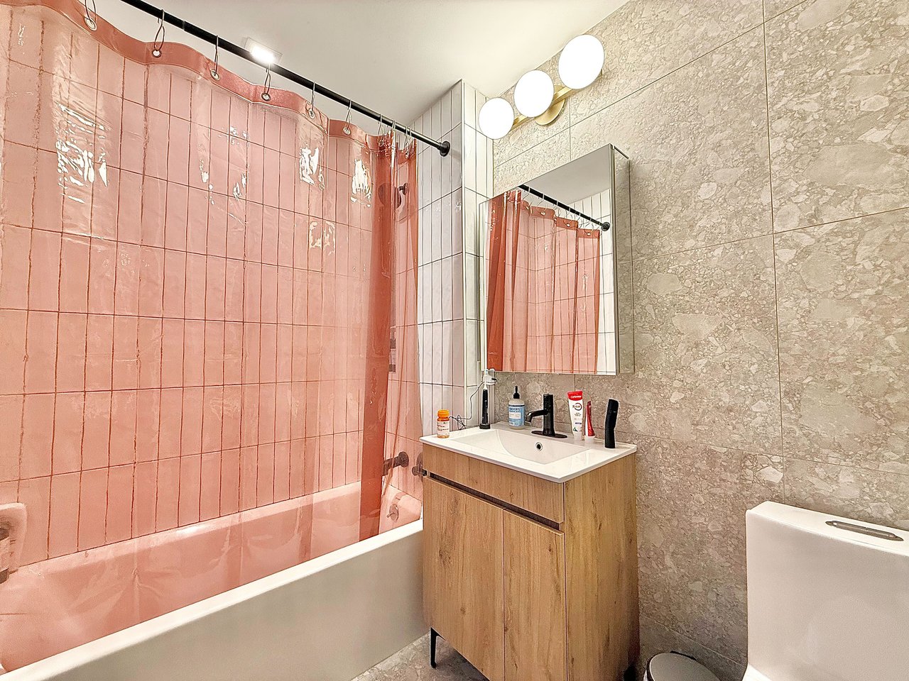 128 Montrose Avenue #201