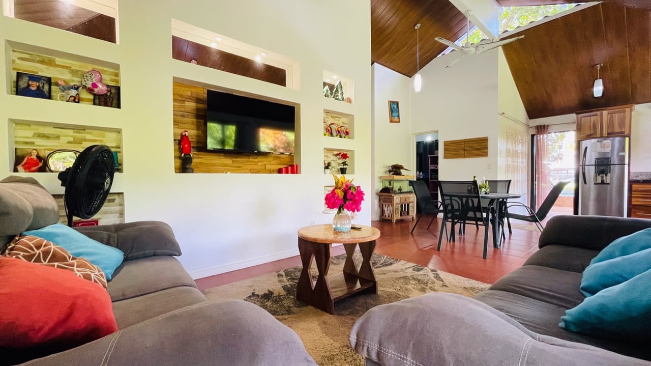 Bahia Uvita house with separate building lot