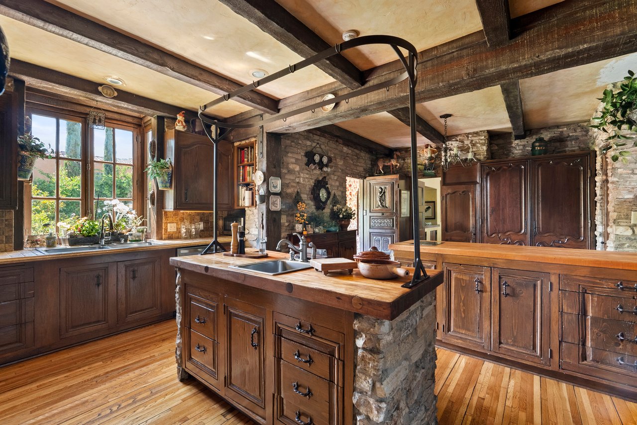 706 N Maple Dr, Beverly Hills