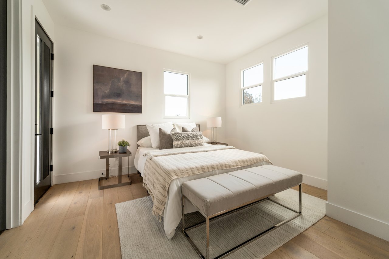 350 Mount Carmel Dr, Glendale 