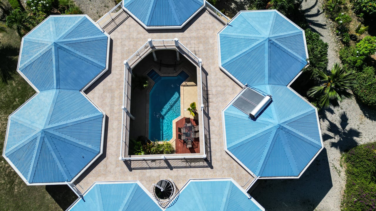 Octagon Villa West End