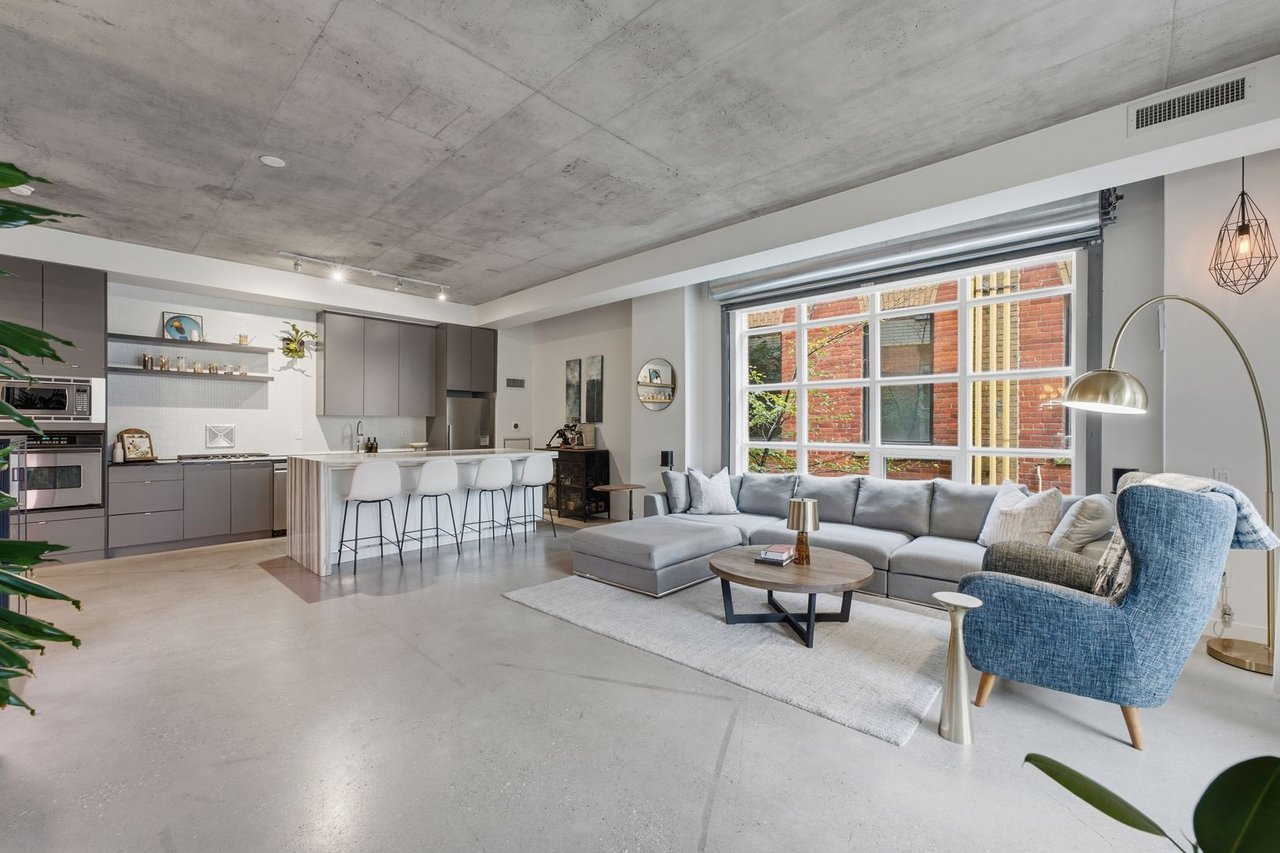 19 Brant St 204