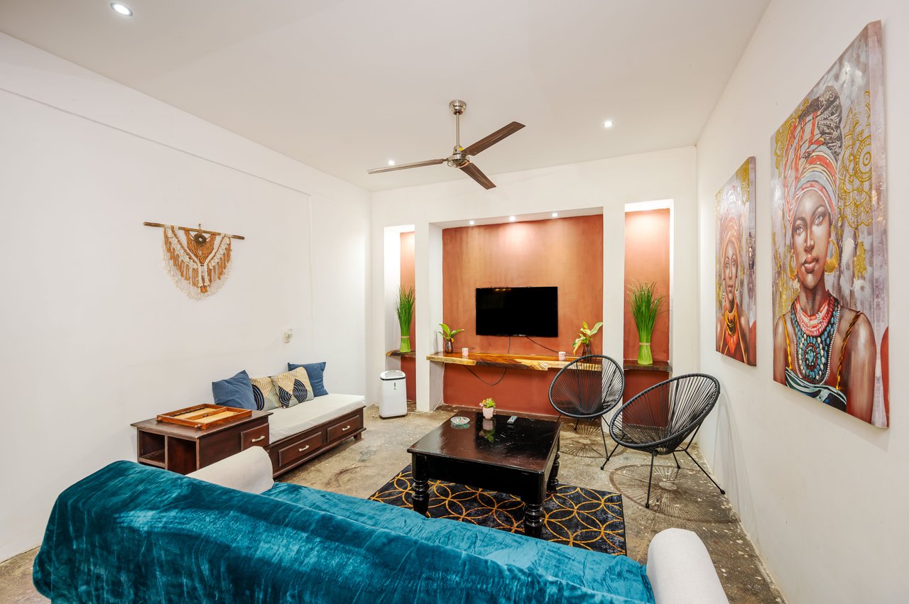 Cornett Retreat | Multi-Unit Colonial Compound 10 Mins to Playa Grande