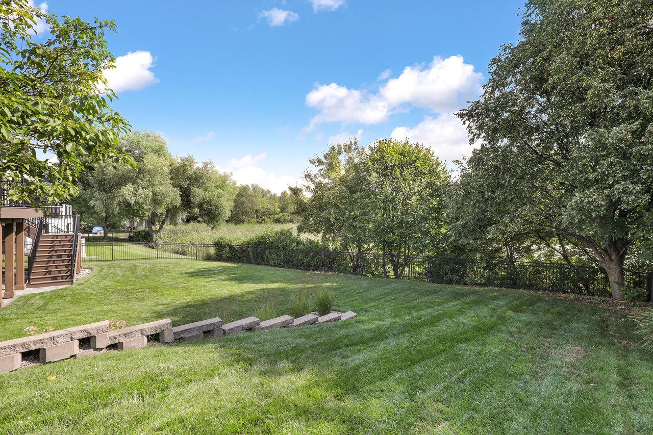 Walkout 2-Story Overlooking the Elm Creek Park Reserve