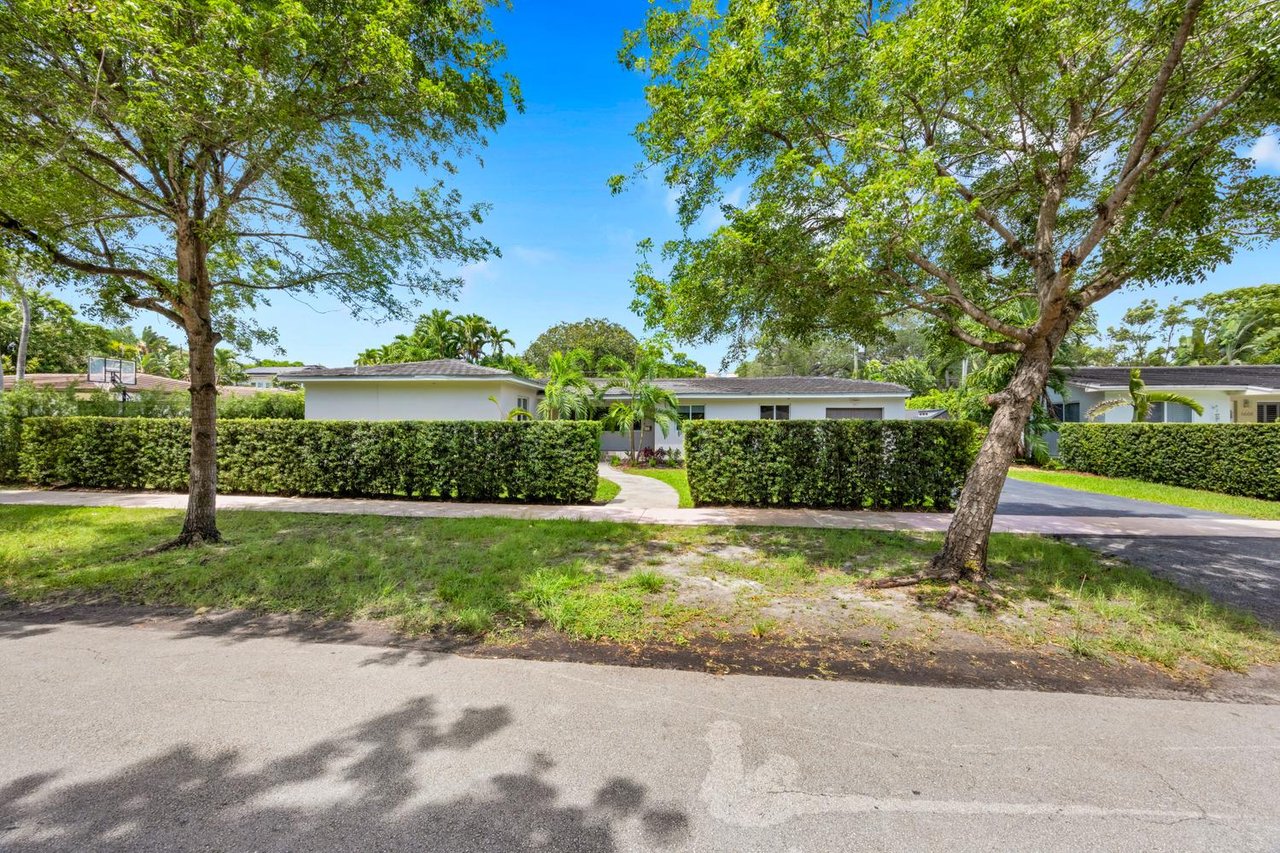 Under Contract in Just 1 Day: 6610 Santona St Sells for $2,200,000