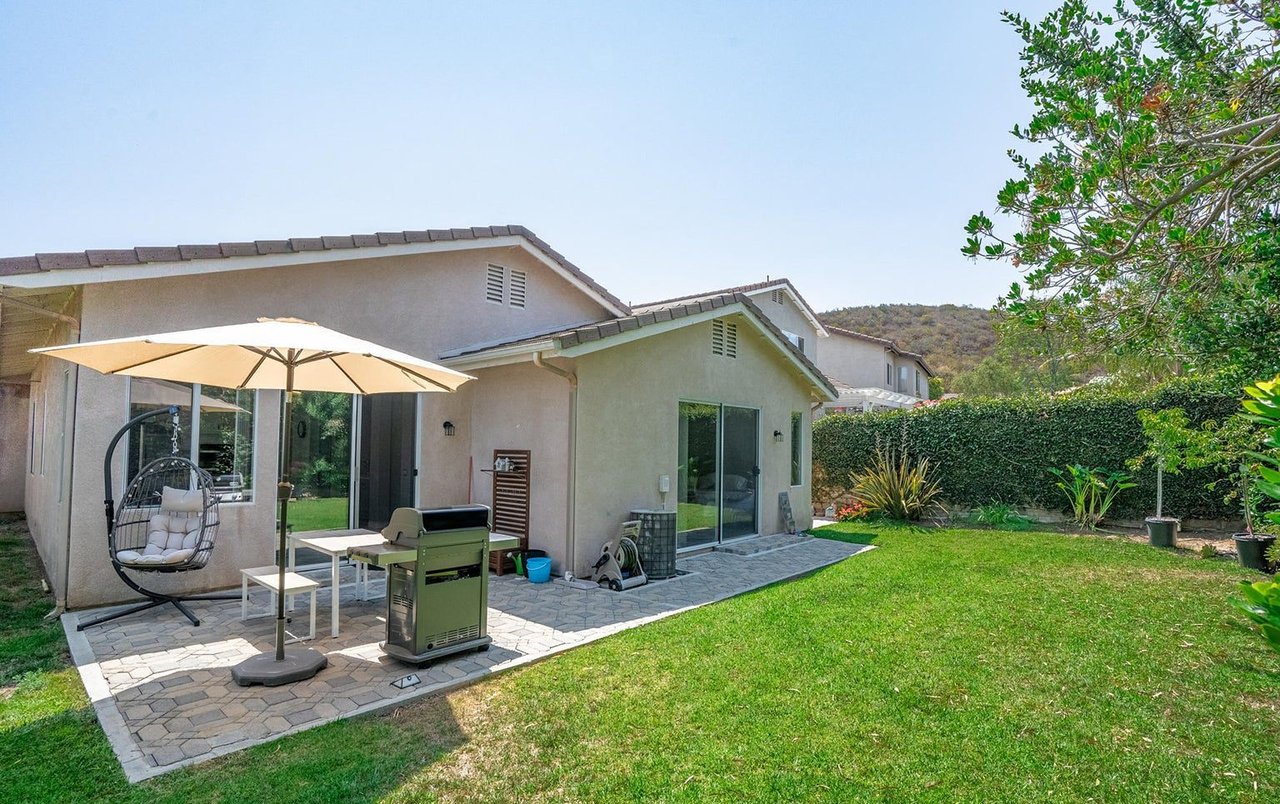 665 Camino De La Luz