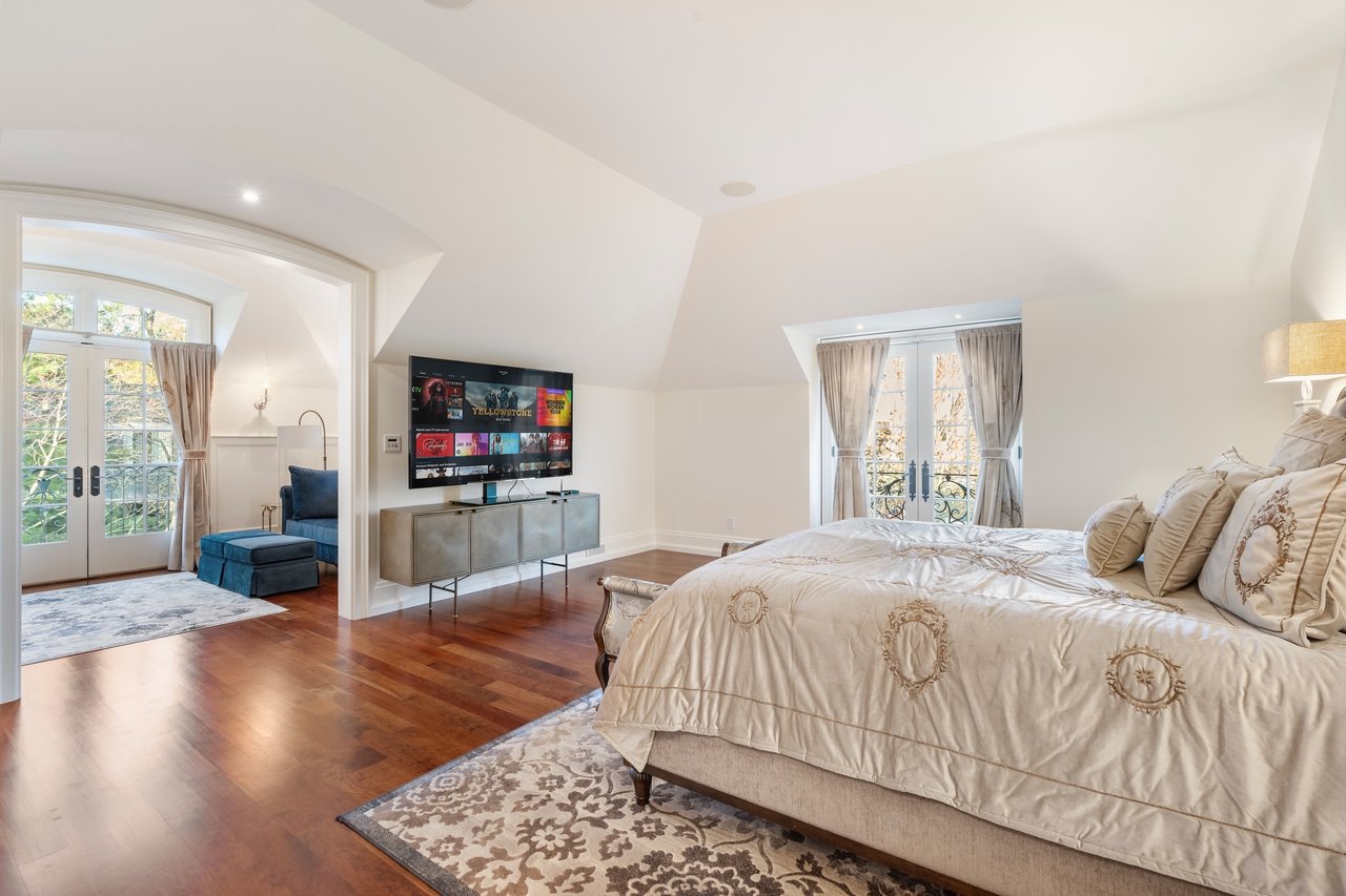 1081 Argyle Drive, Oakville