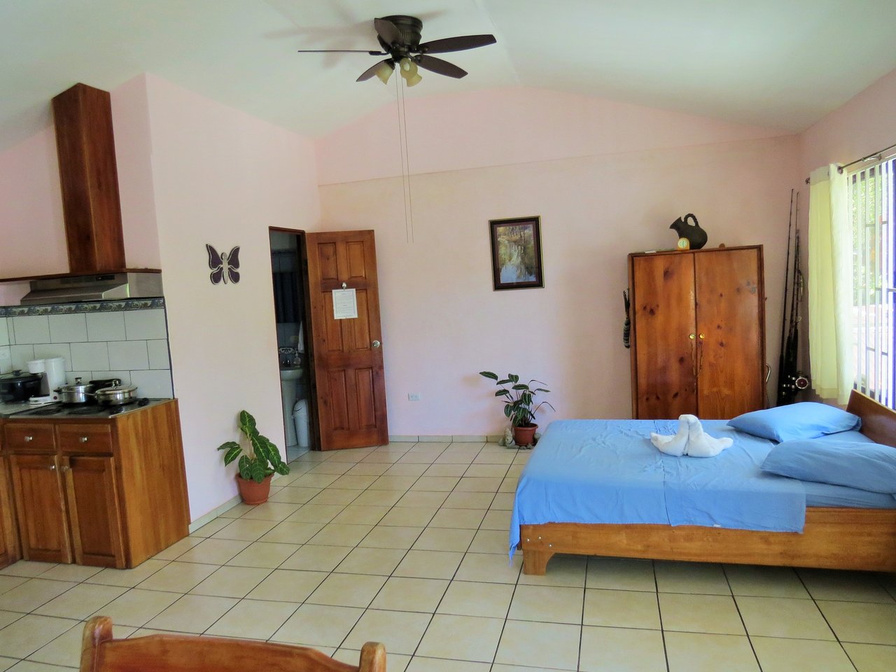 Fully equipped 4 Unit Apartment/Hotel complex 70 meters from the entrance to world-famous Marino Ballena National Park