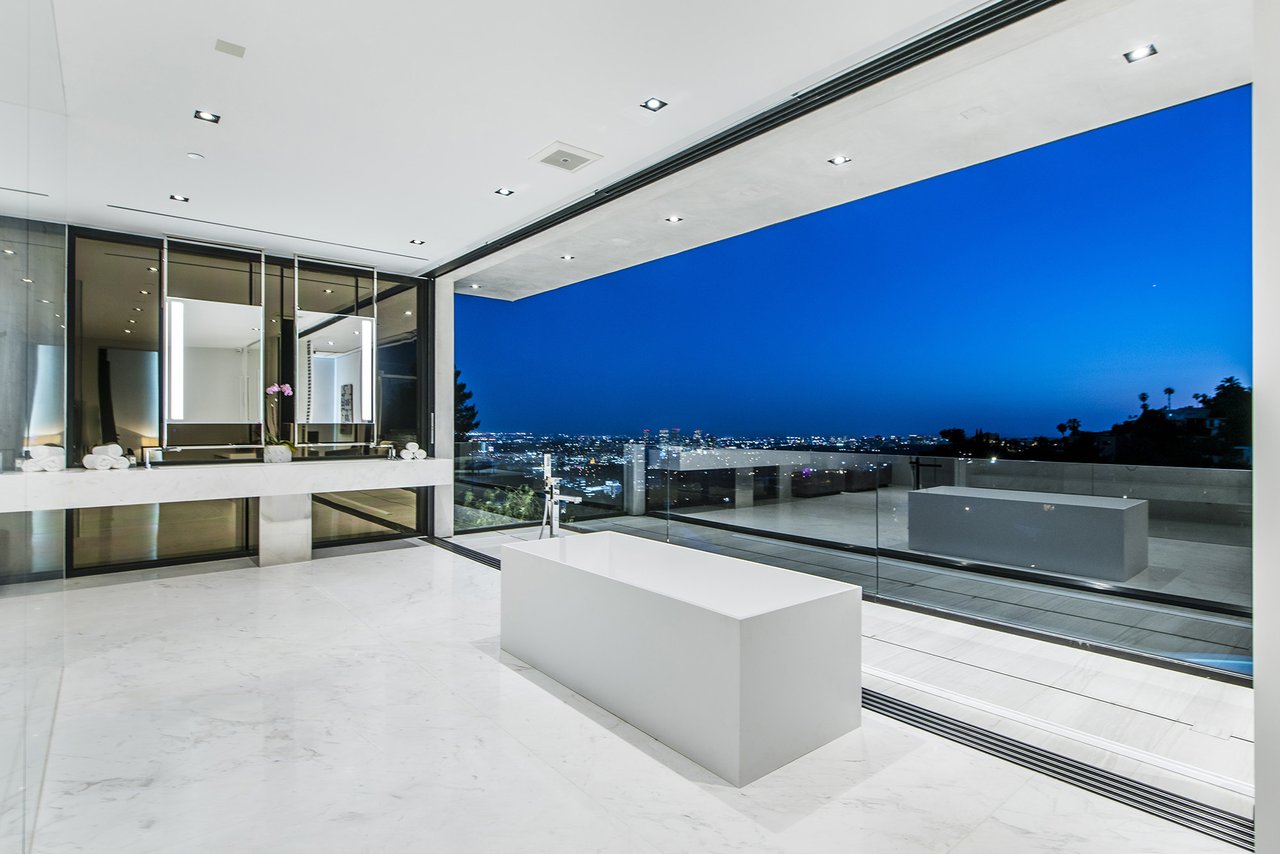 1677 N. Doheny Drive