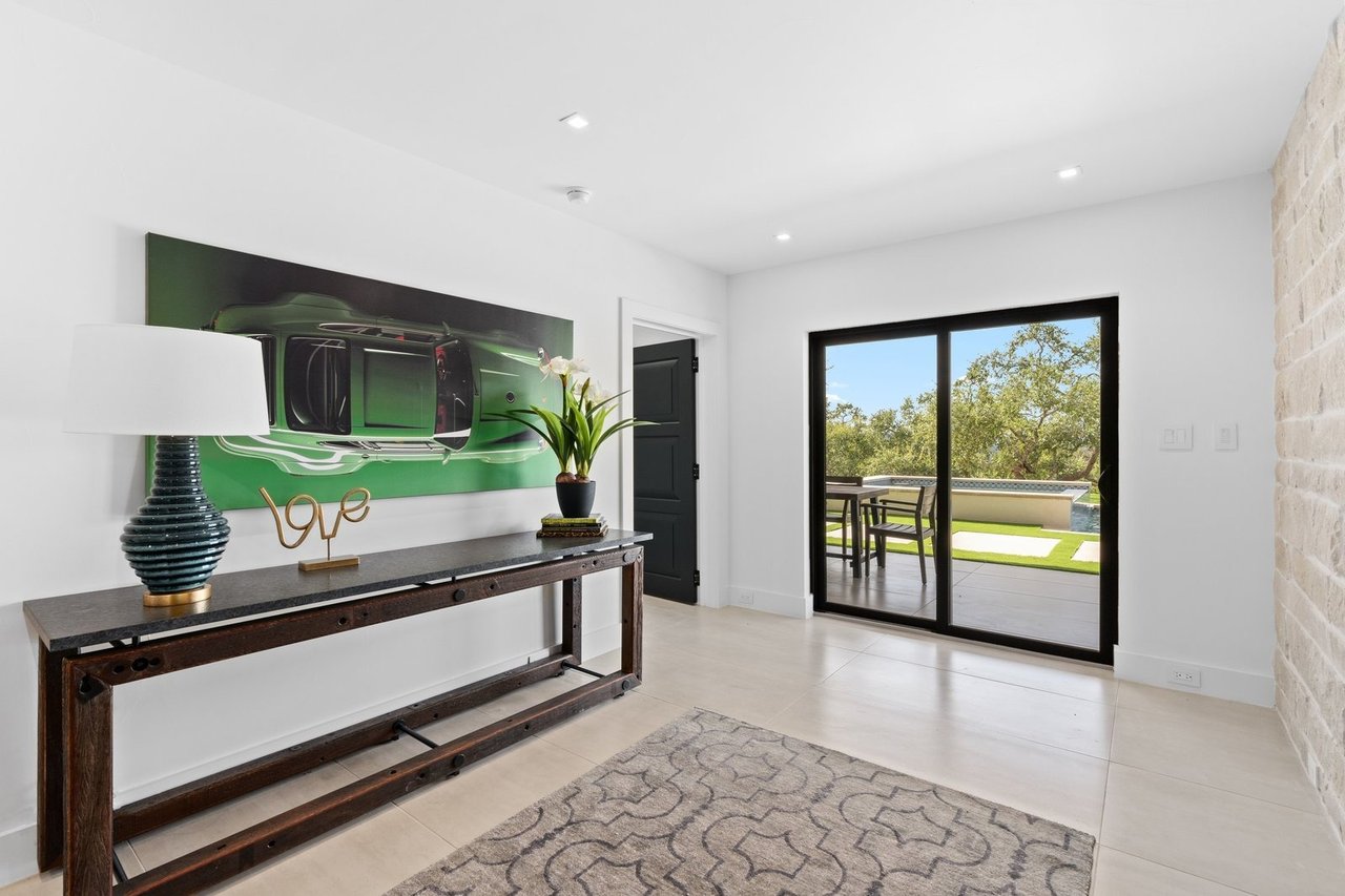 Luxxis Design 1104 Summit