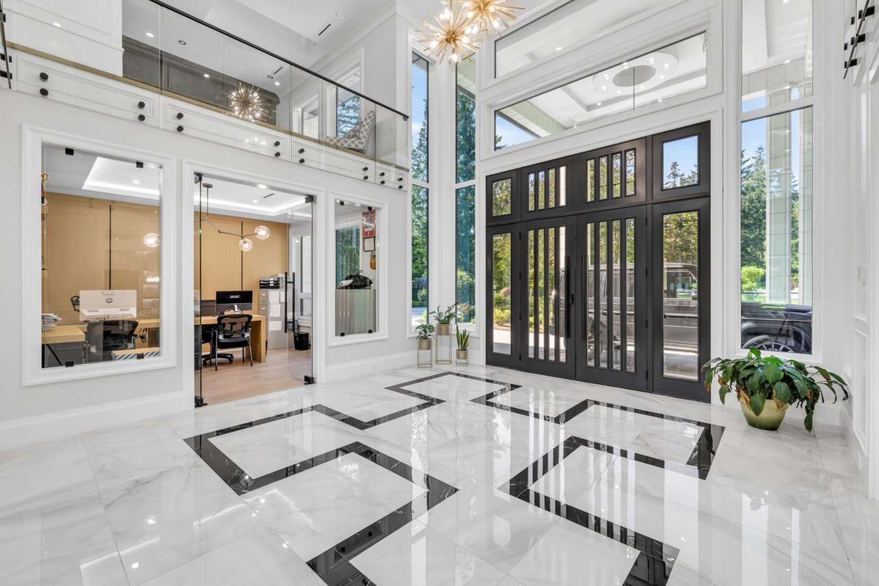 2.5 Acre Luxury Estate