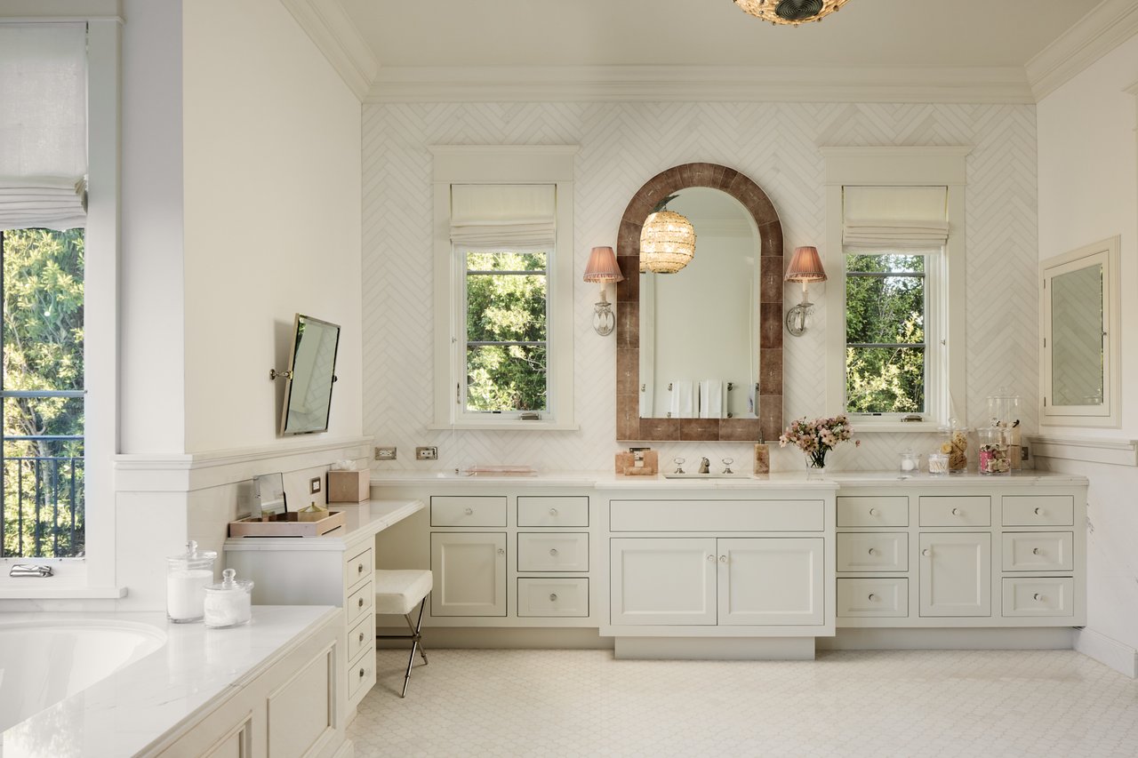 250 N Carolwood Dr, Holmby Hills