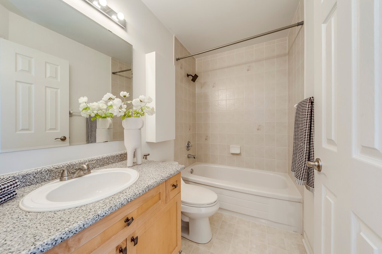 2066 Broadleaf Crescent