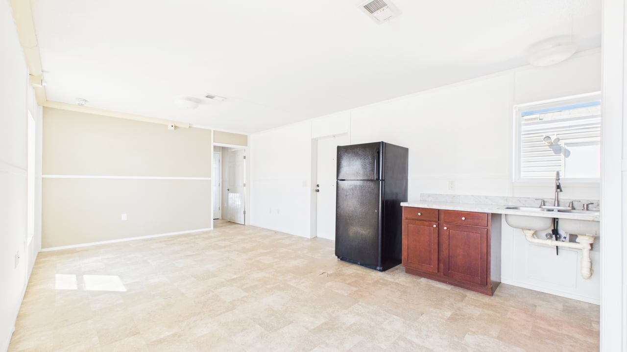 122 W C St