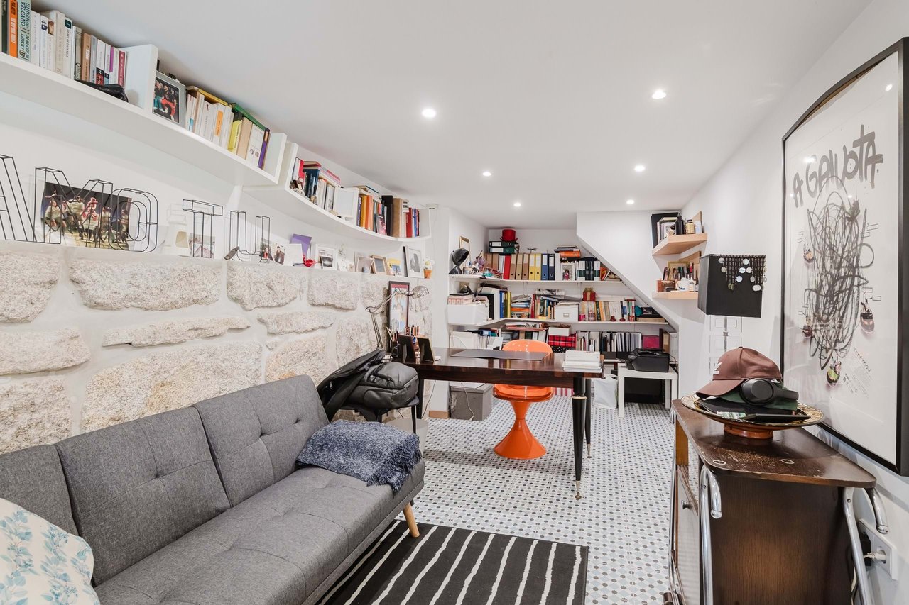 Beautifully Restored Townhouse Property with license for Short-Term rental in Bonfim, Porto