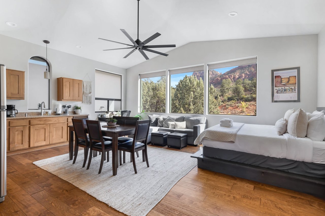 Mammoth Rock Lodge-New Family Home Remodeled, 2 Hot Tubs & Game Room