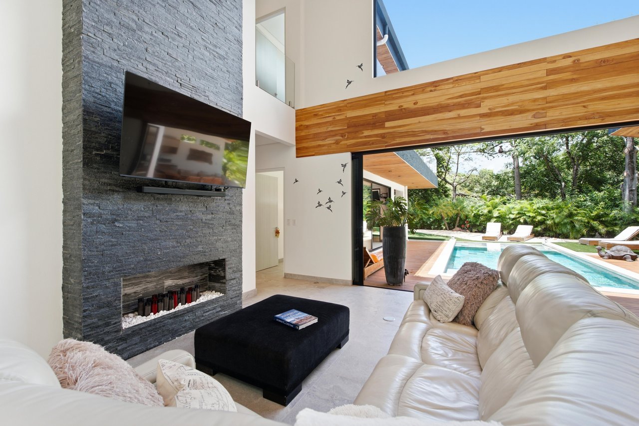 Casa La Ola Perfecta | Luxury 5-Bedroom Home with Pool Near the Beach in Hacienda Pinilla