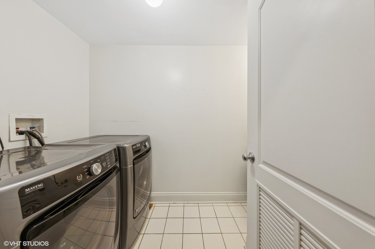 1244 W Cornelia Unit 1 