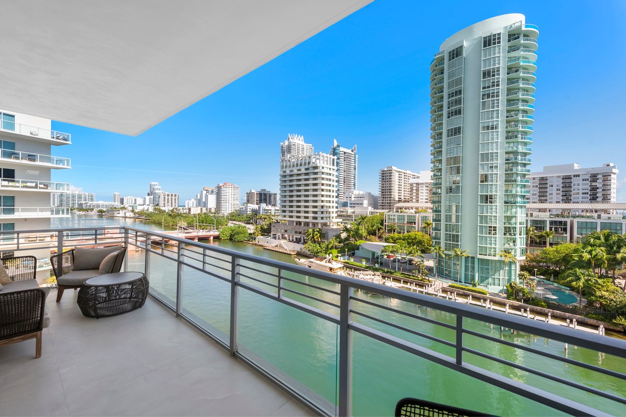 Aqua Gorlin Residence 703