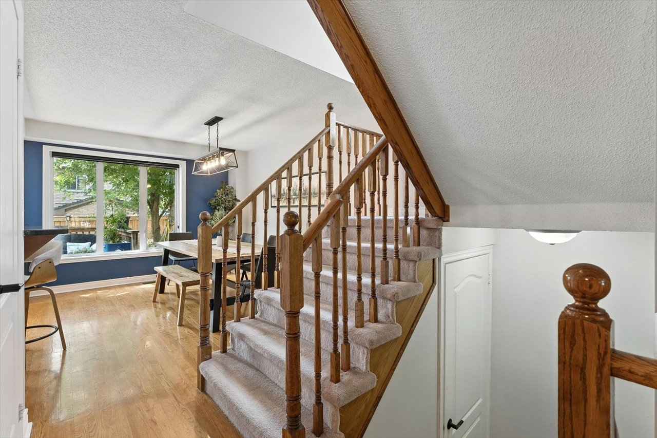 151 Mowat Cres