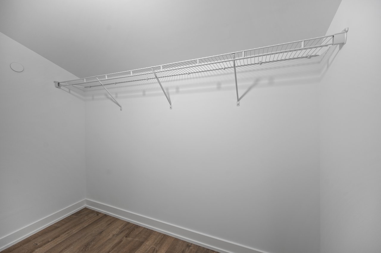 327 King Street W 307