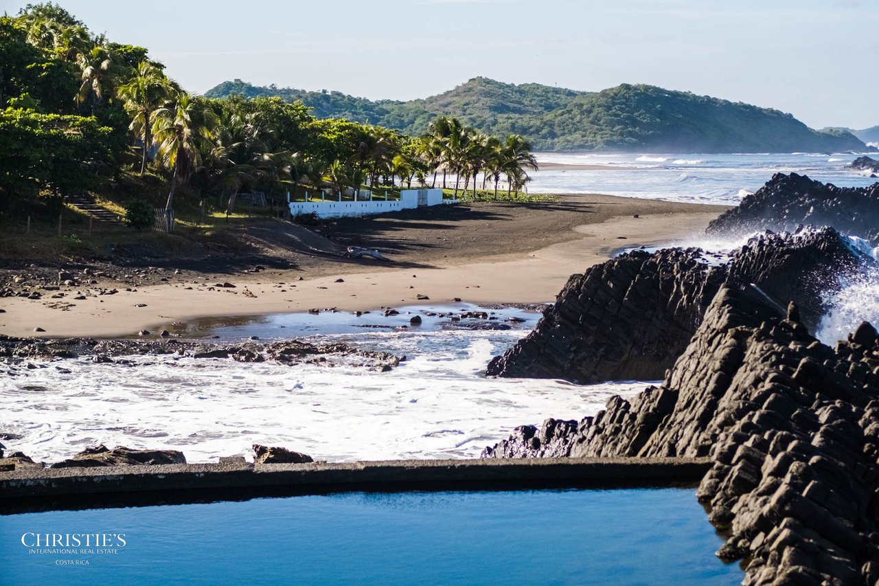 Mandla Boutique Coastal Retreat with World-Class Surf