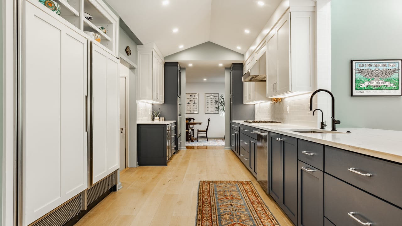 8045 Broadway Street