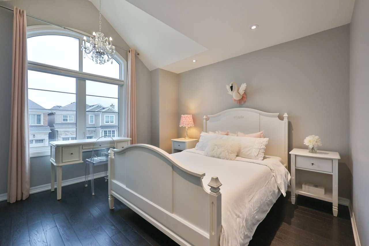 3205 Violet Gardens, Oakville