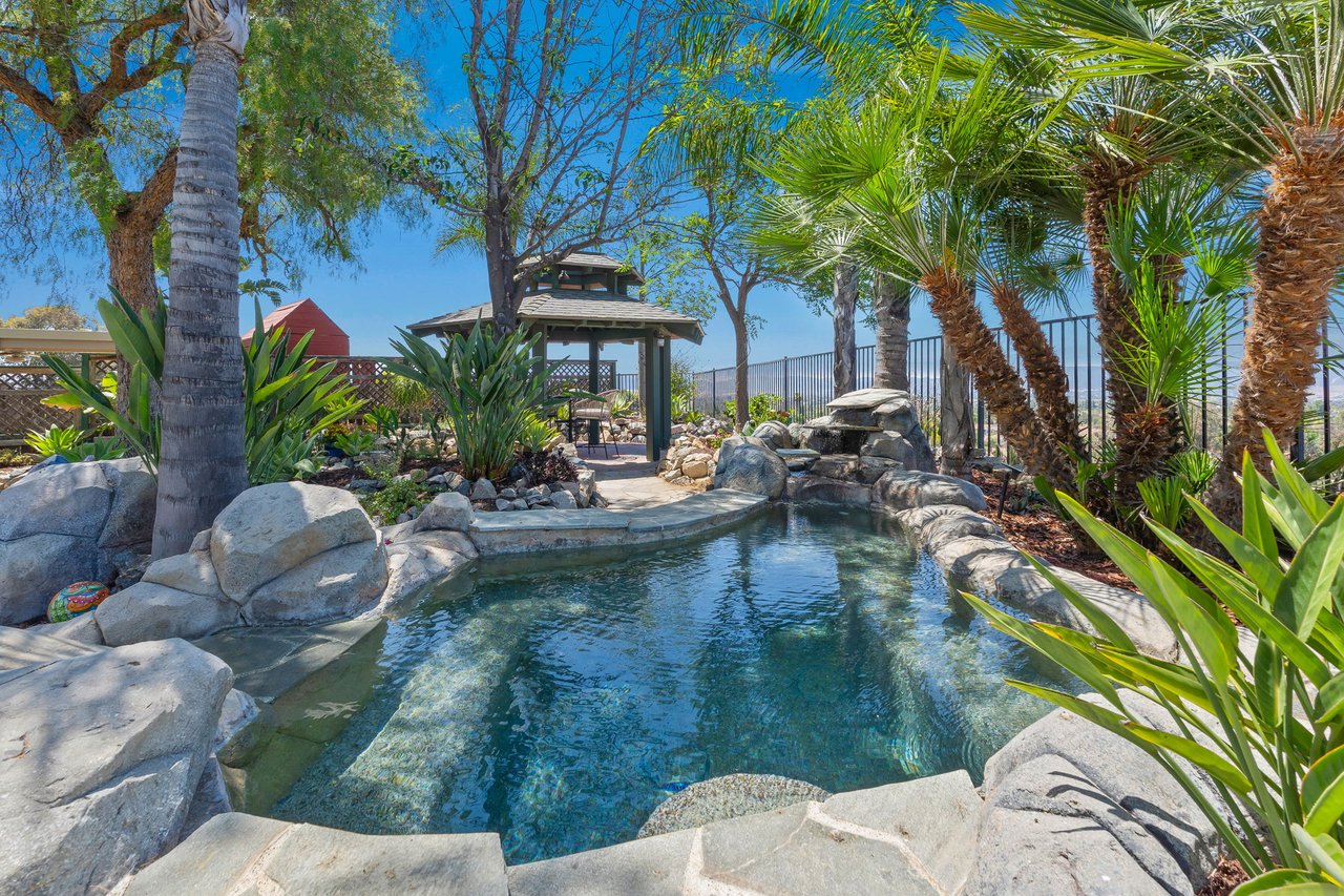 39912 Hillsboro Cir