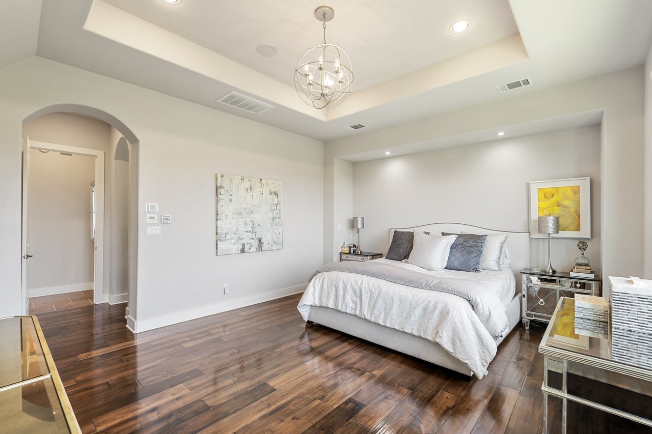 Modern Transitional Luxury Home in Gated Bluffs of Steiner Ranch | Lake Austin Access + Hill Country Views | $1.9MM