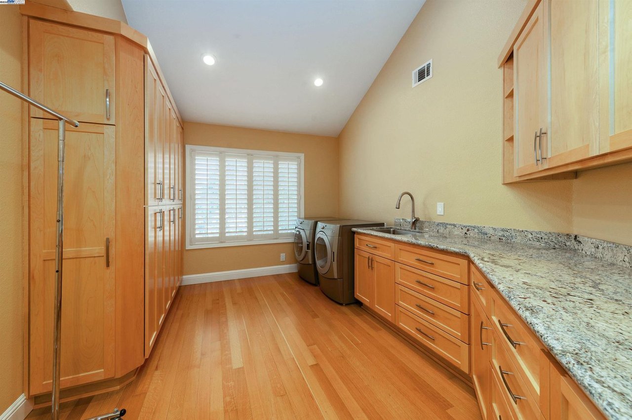1398 Benedict Ct