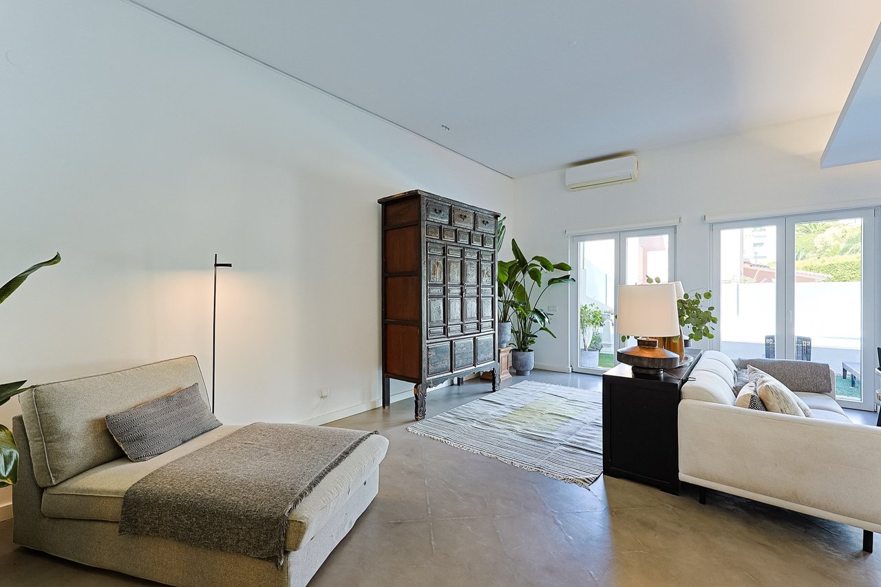 Stylish Renovated 5-Bedroom Villa with Pool in Monte Estoril’s Prestigious Avenida de Portugal