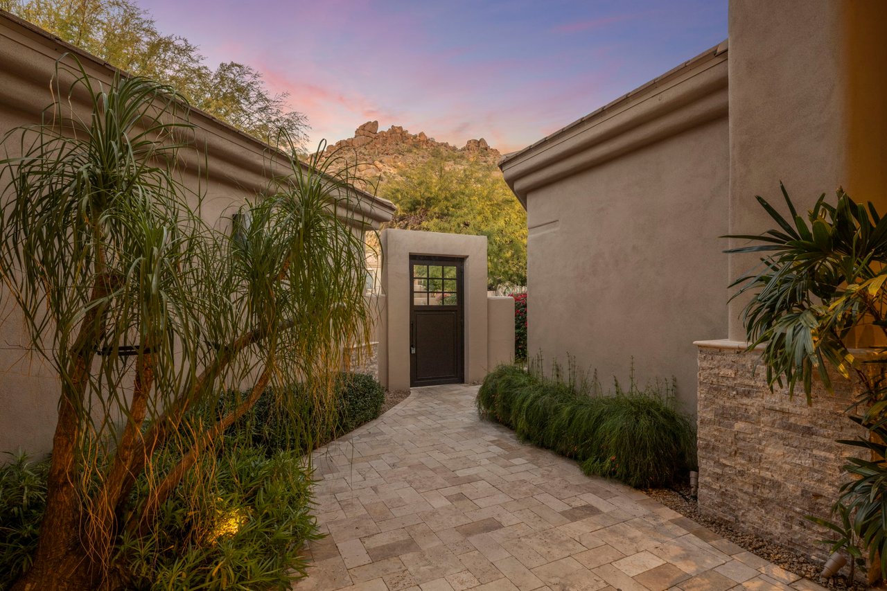 11129 E JUAN TABO Road