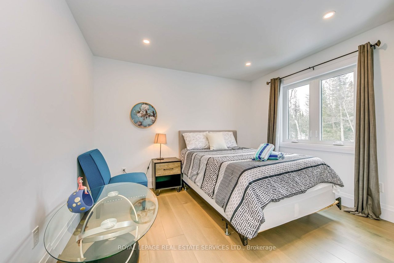 2 Couchiching Cres