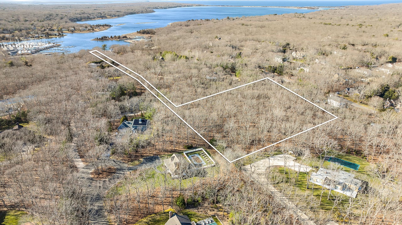 14 Three Mile Harbor HC