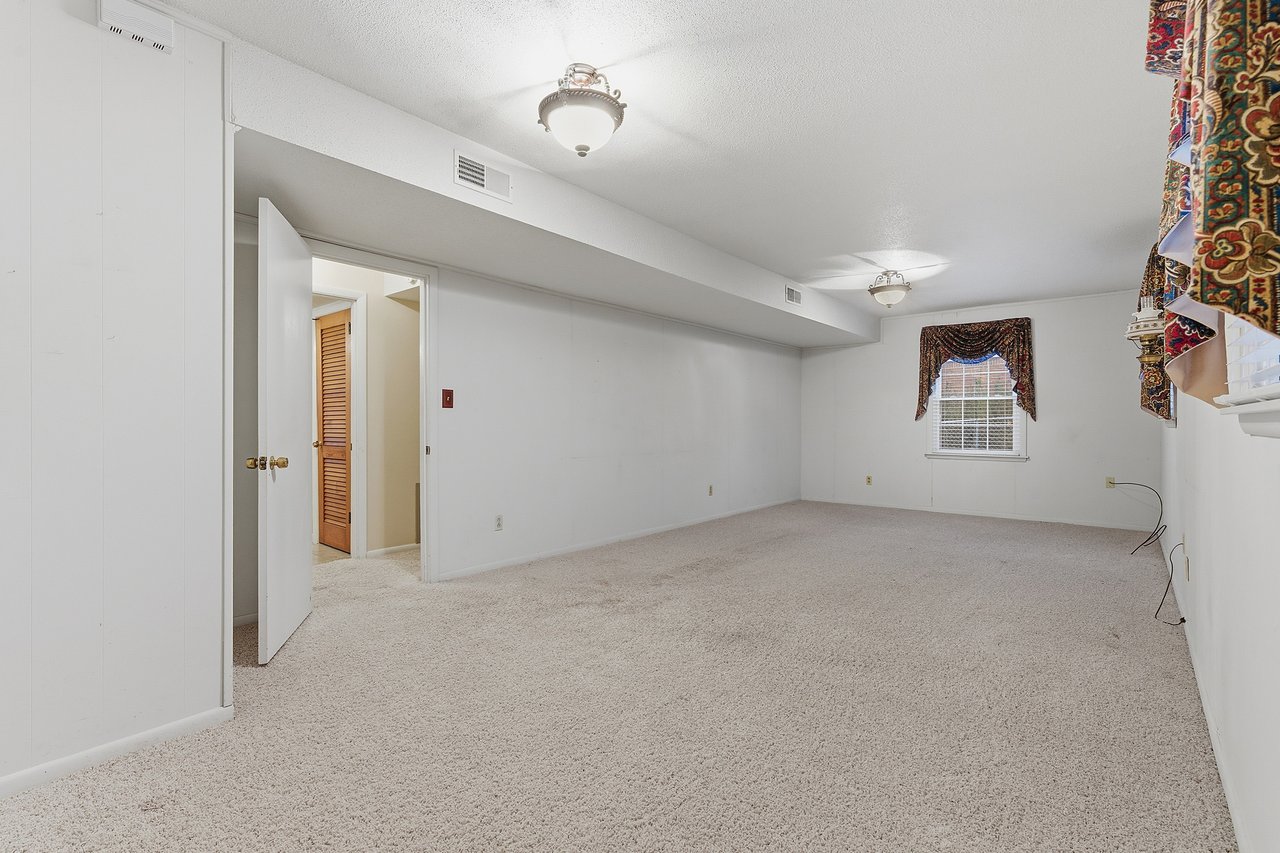 Well-Maintained 4BR in Prime South Huntsville Location