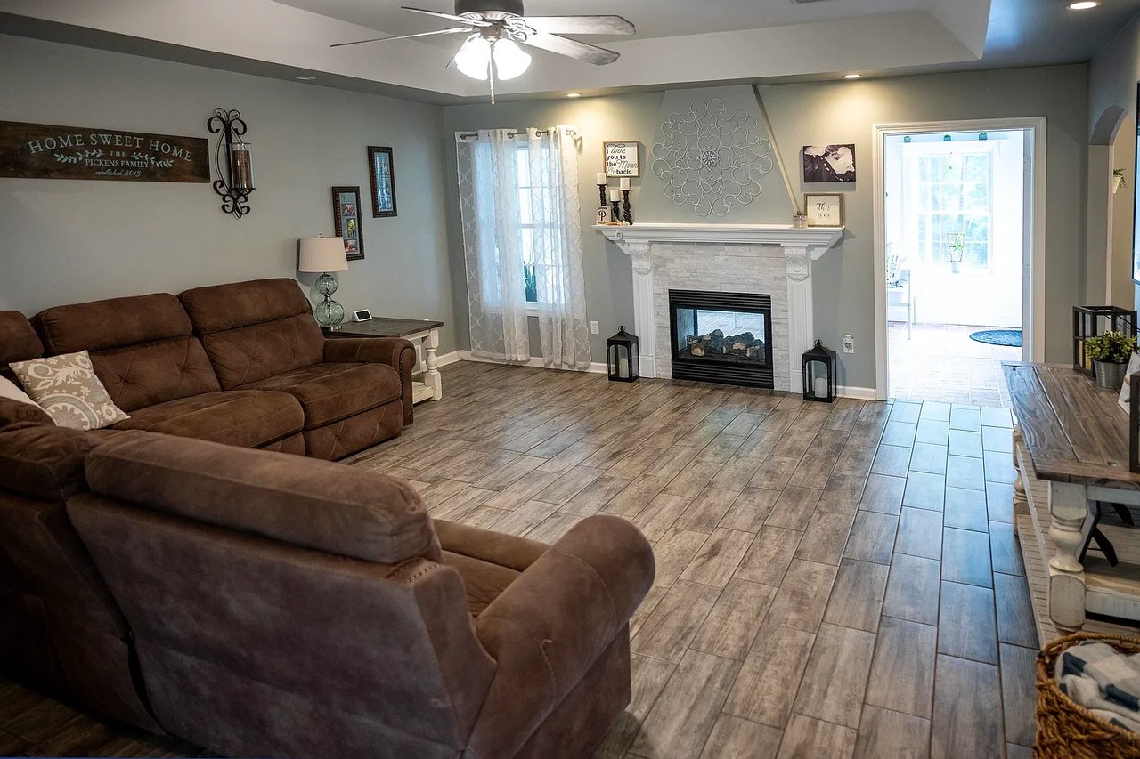 5570 Feathers Chapel Dr