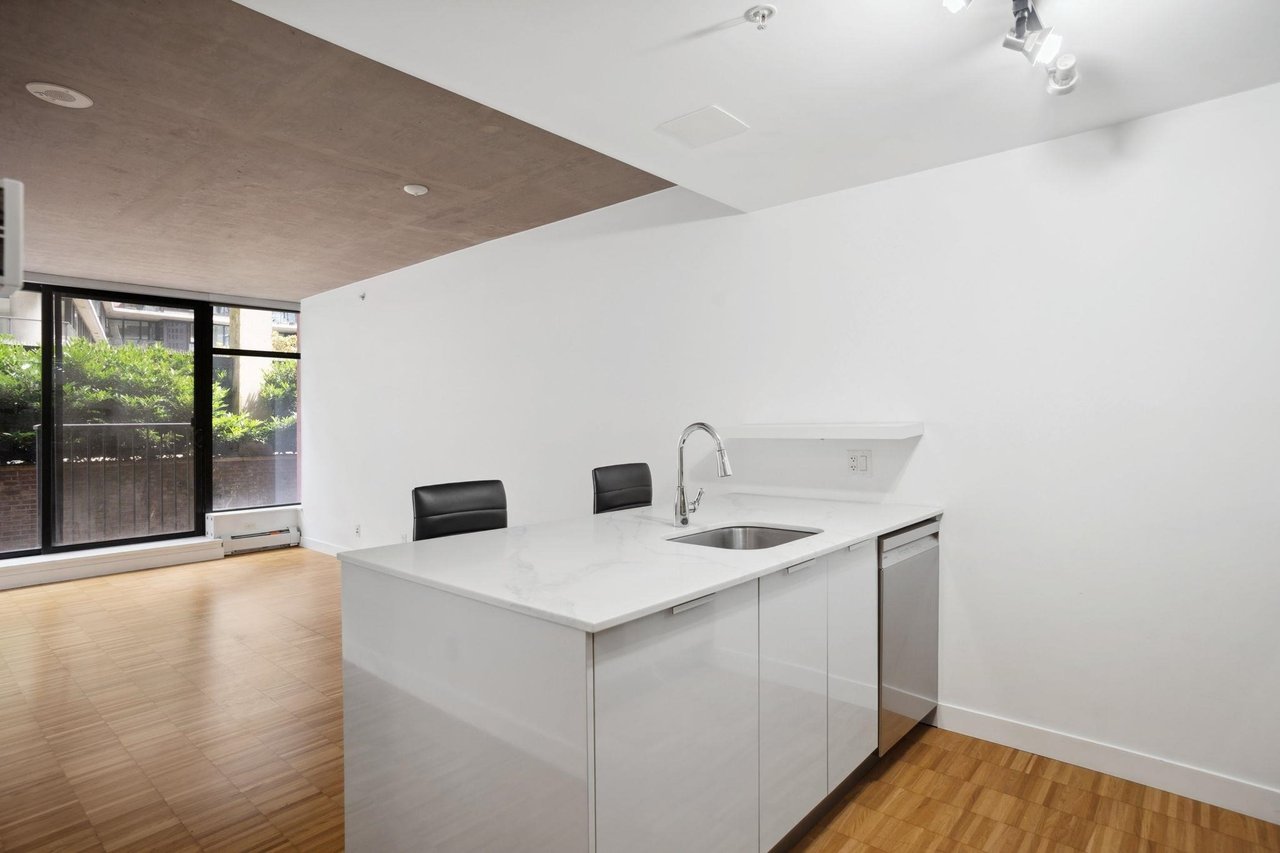 128 W Cordova St, #705