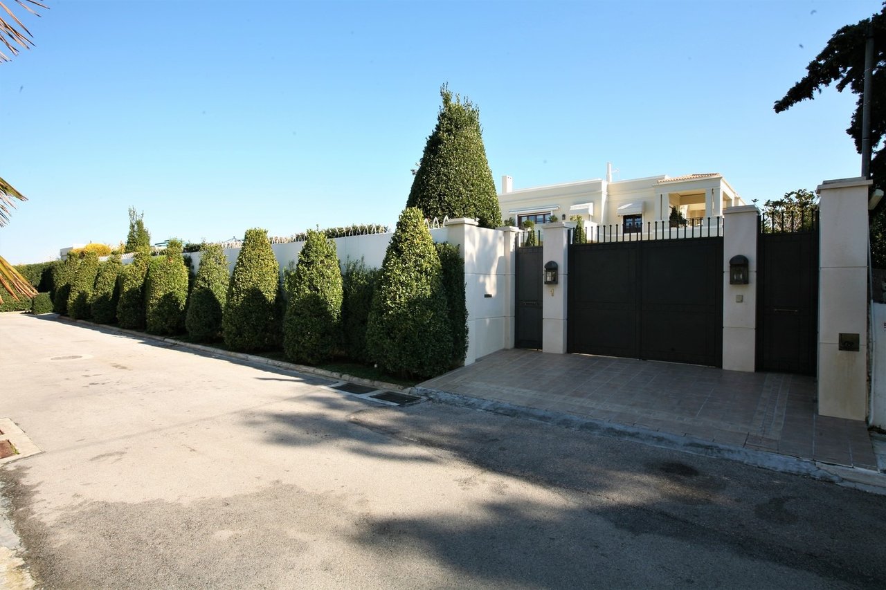 Special Luxury Condo with Sea Views in Athens