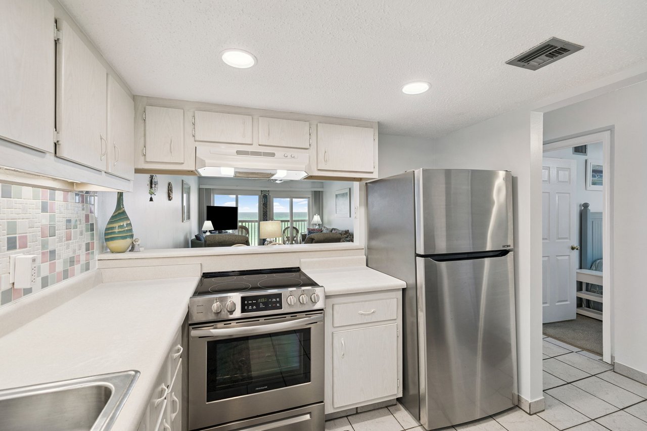 Pinnacle Port Condominium