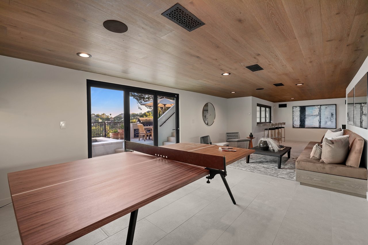 7212 Mulholland Dr, Hollywood Hills