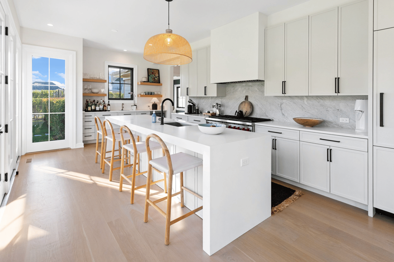 472 Edge of Woods Rd