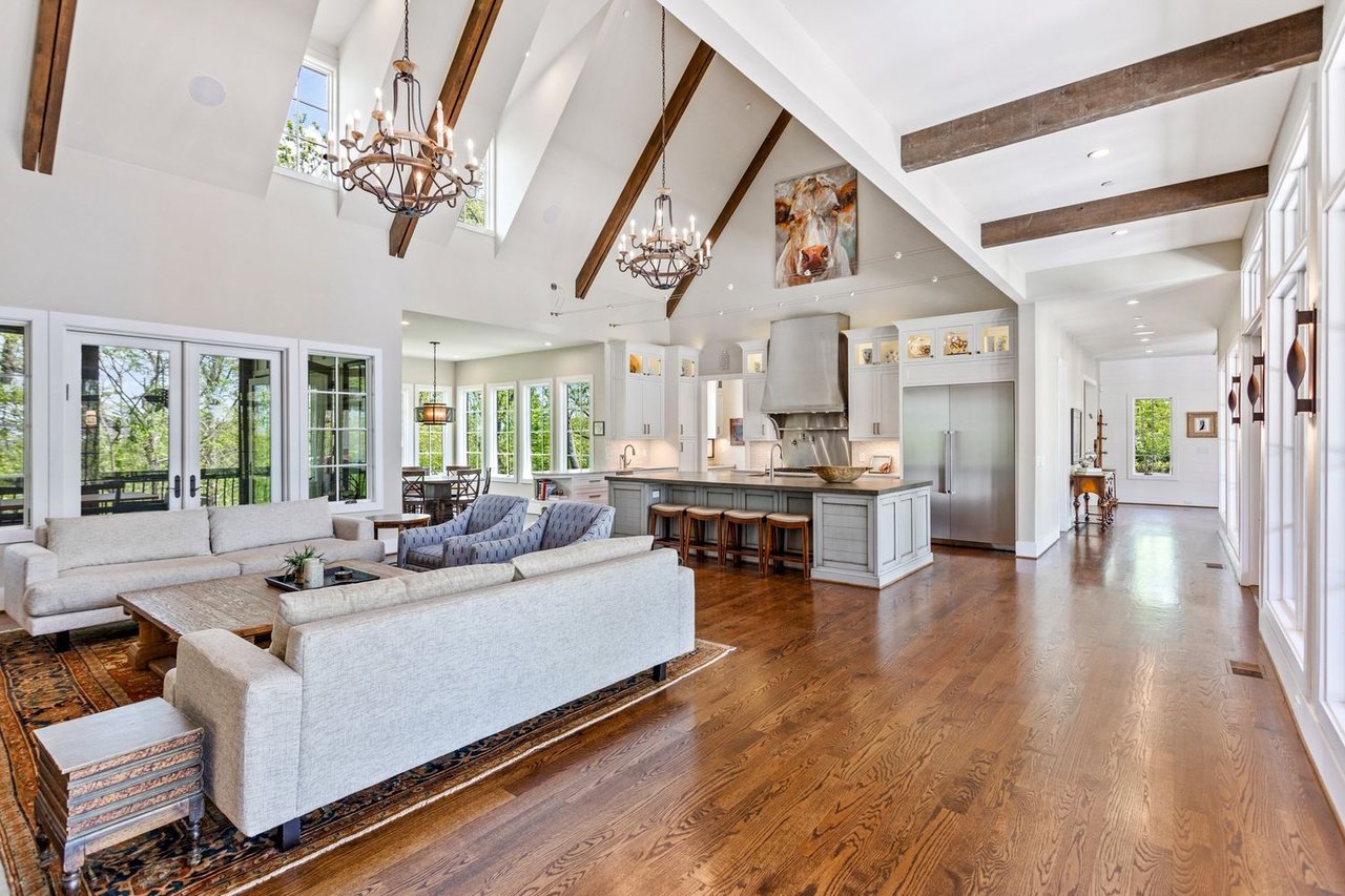 1235 Bradley Dr