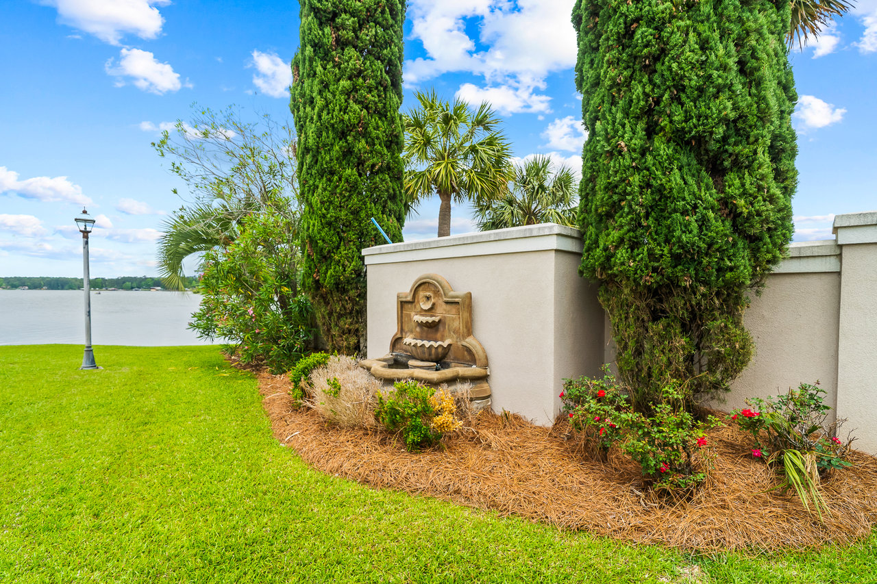 745 S Chickasaw Trail