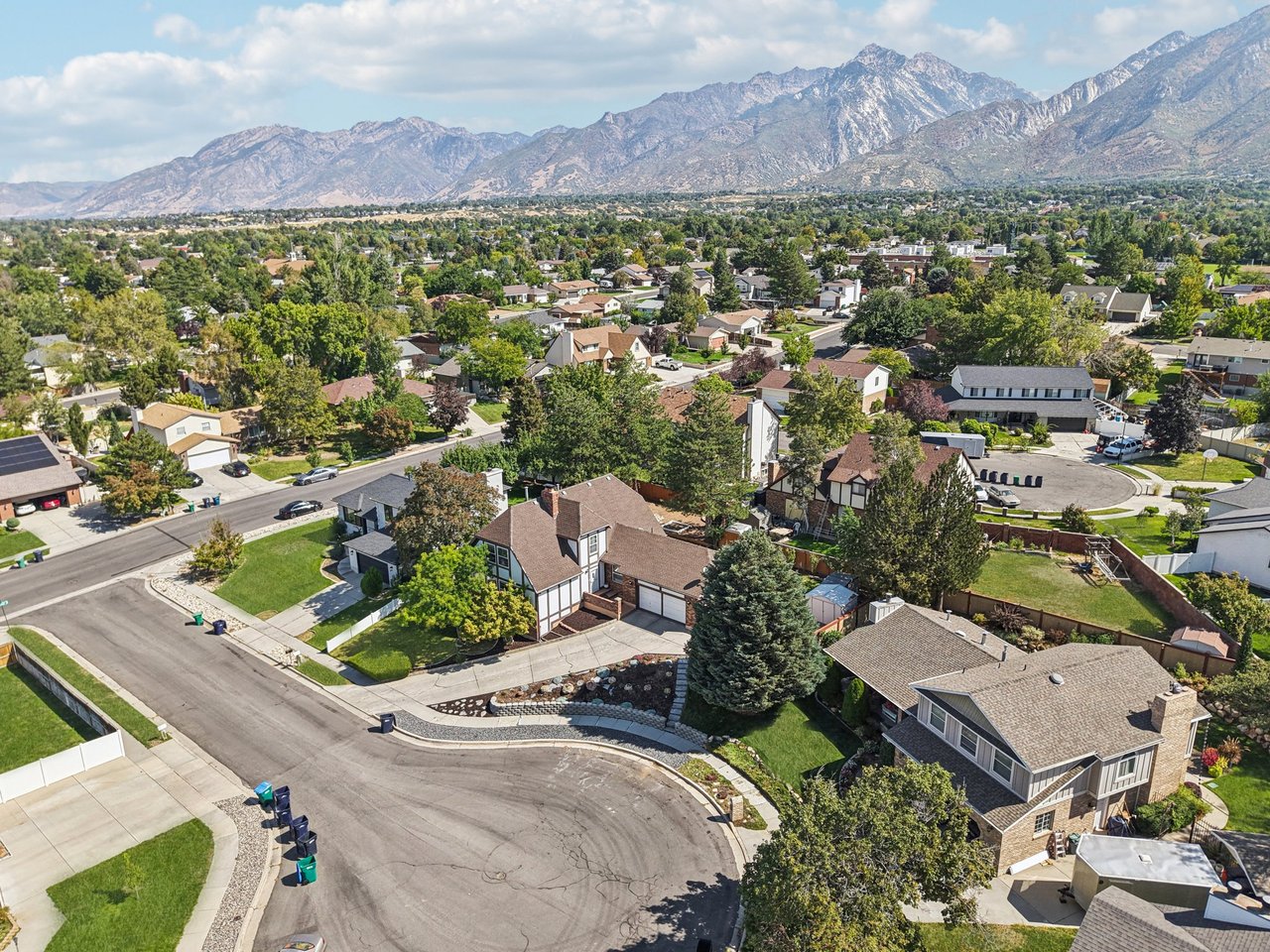 11343 S Clifford Cir