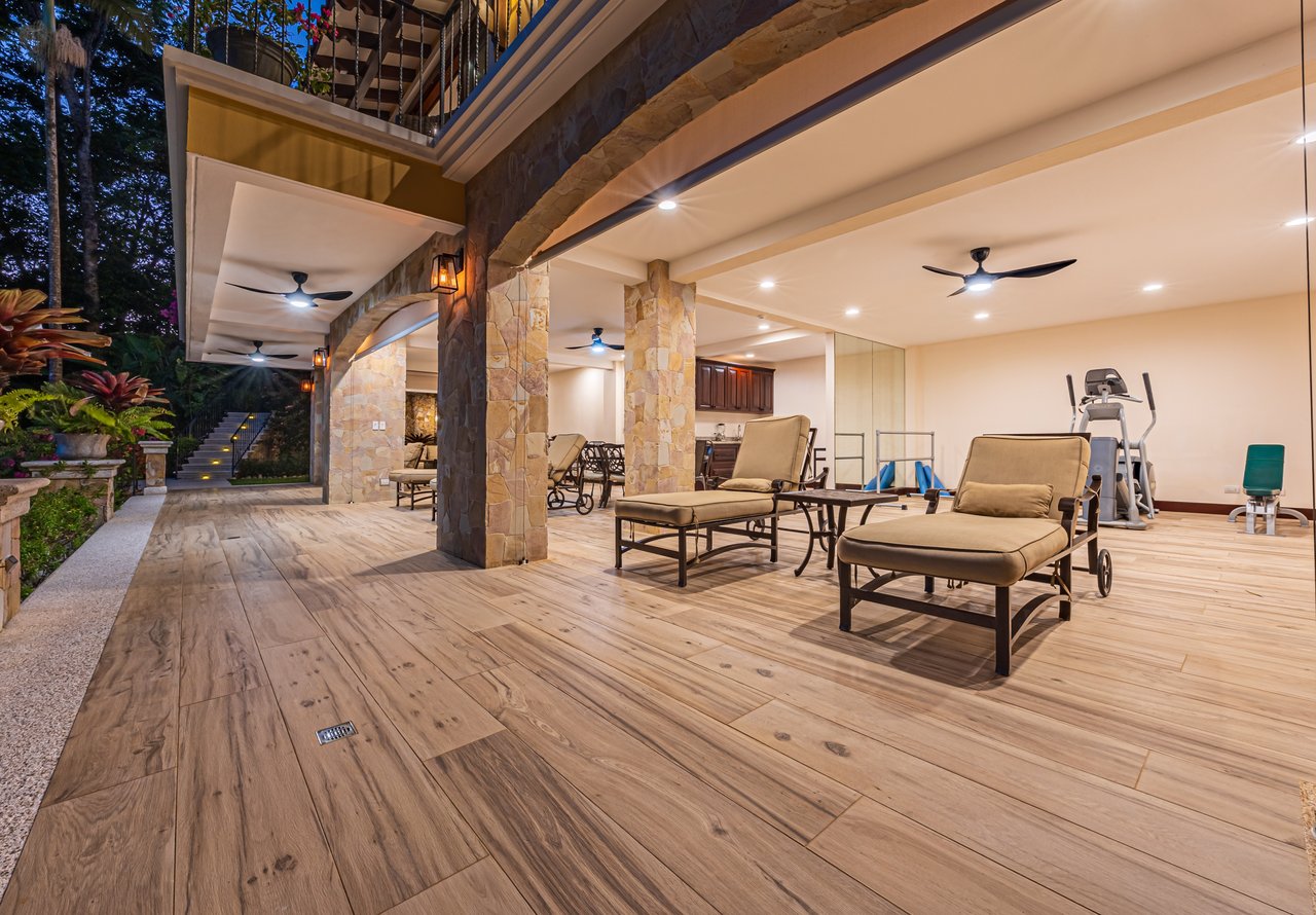 Nido Escondido, Playa Dominical