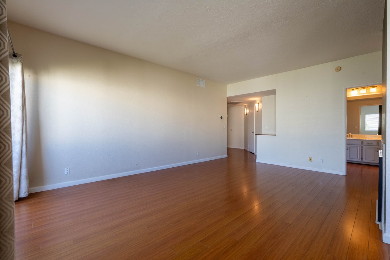 5135 Zelzah Ave #305