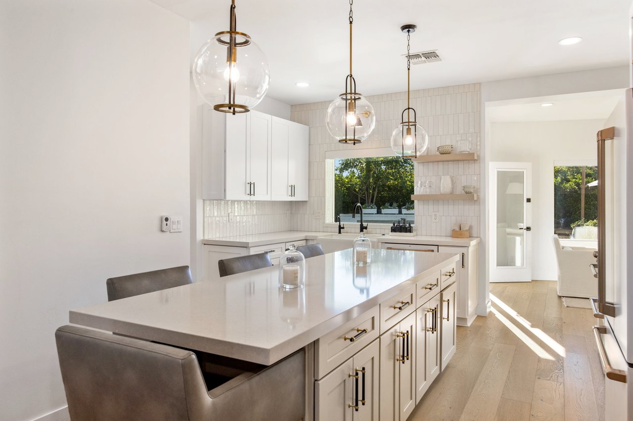 4119 E Indianola Ave