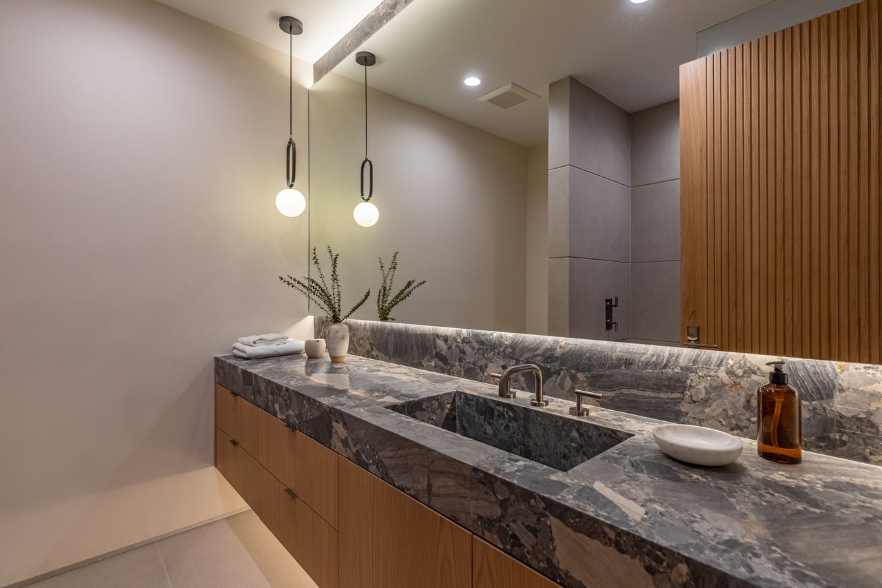 1705 Carla Ridge, Beverly Hills